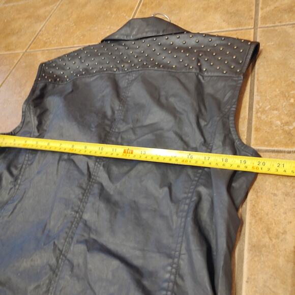 Trouve Black Faux Leather Accent Studded Zip Up Vest Women’s Size L - Picture 10 of 12